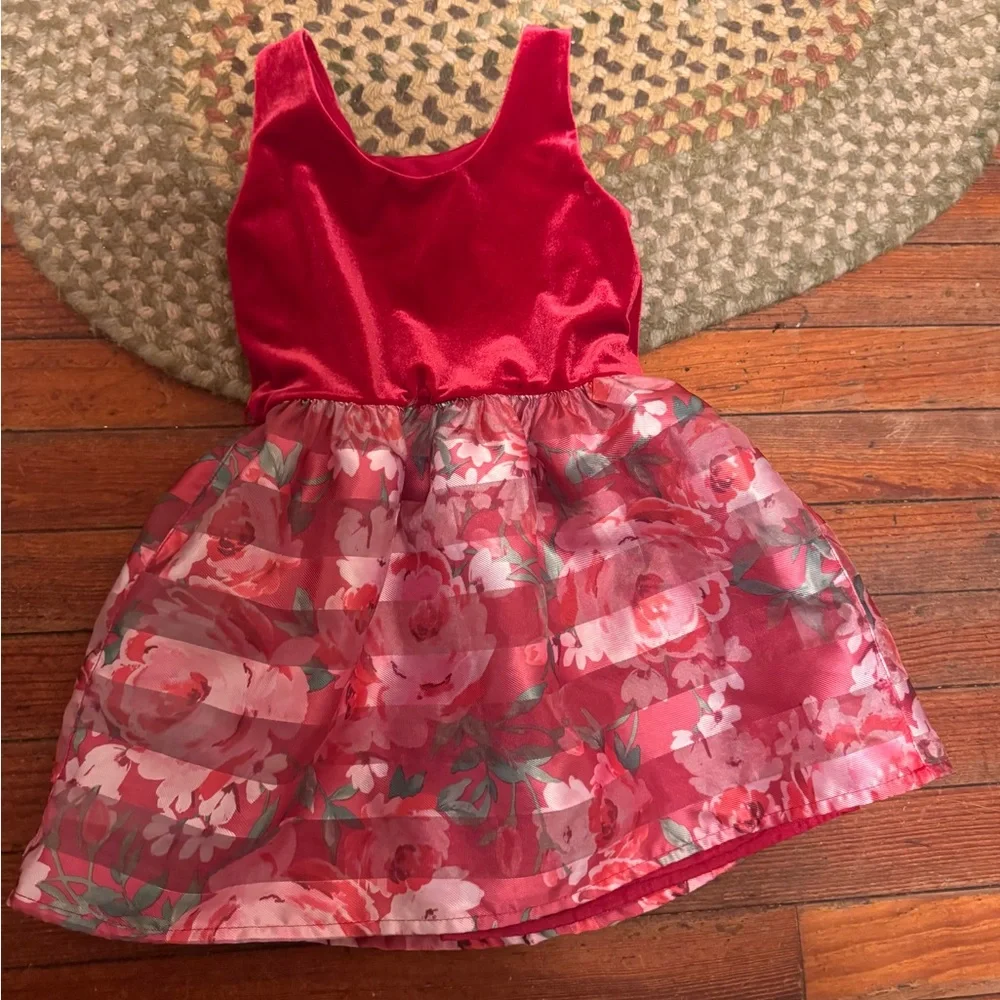 Beautiful holiday  Red floral Dress by the children’s place size 4T